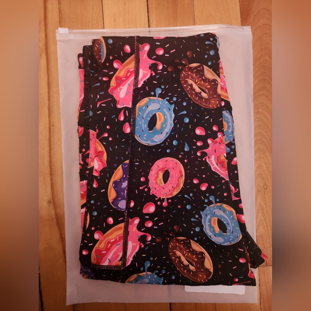 NWOT Constantly Varied Gear Pocket Leggings Full Length Donut Print Size Small